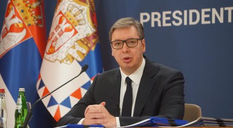 Nad Srbijom letjeli dronovi, Vučić digao MIG-ove pa postao predmet sprdnje na mrežama