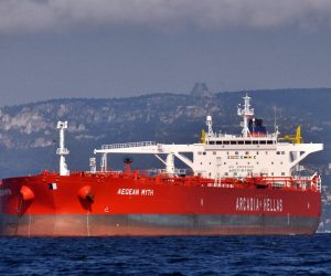 07.10.2011., Pula - Veliki tankeri plove Jadranom - destinacija Trstr"nPhoto: Dusko Marusic/PIXSELL