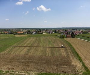 11.05.2022., Zagreb - Poljoprivredni radovi na poljima u okolici Brezovice snimljeni dronom.  Photo: Luka Stanzl/PIXSELL