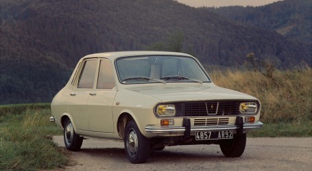 Renault 12, uspješna limuzina srednje klase, predstavljen 2. listopada 1969.