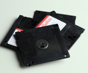 24.08.2018., Zagreb - Disketa (floppy disk) je uredjaj za pohranu podataka unutar racunala koji se sastoji od savitljive (eng. floppy = savitljiv) tanke okrugle ploce presvucene tankim slojem magnetske tvari koja se nalazi unutar jedne plasticne omotnice kvadratnog oblika. Kapacitet diska je 1,44 MB
Photo: Slavko Midzor/PIXSELL