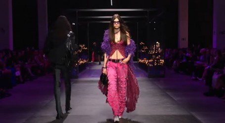 Tjedan mode u Parizu predstavio proljetne trendove – radničke hlače, ružičasto, metalik