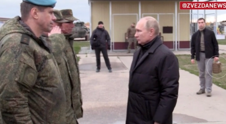 Fotografije se šire mrežama: Putinova pratnja snimljena s nuklearnom aktovkom?
