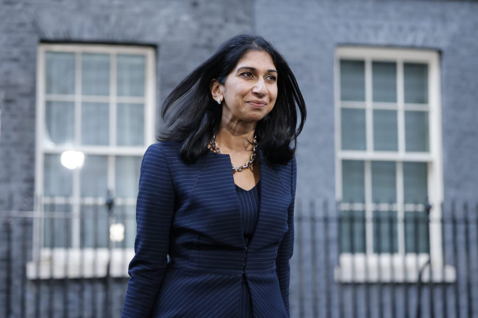 epa10265613 Suella Braverman, who has been appointed as Home Secretary, leaves 10 Downing Street, London, Britain, 25 October 2022. Rishi Sunak appoints the new cabinet since becoming Prime Minister and taking over from Liz Truss.  EPA/TOLGA AKMEN