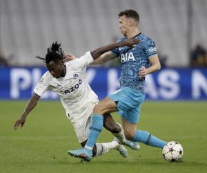 epa10280225 Marseille's Issa Kabore (L) and Tottenham's Ivan Perisic (R) in action during the UEFA Champions League group D soccer match between Olympique Marseille and Tottenham Hotspur, in Marseille, France, 01 November 2022.  EPA/GUILLAUME HORCAJUELO