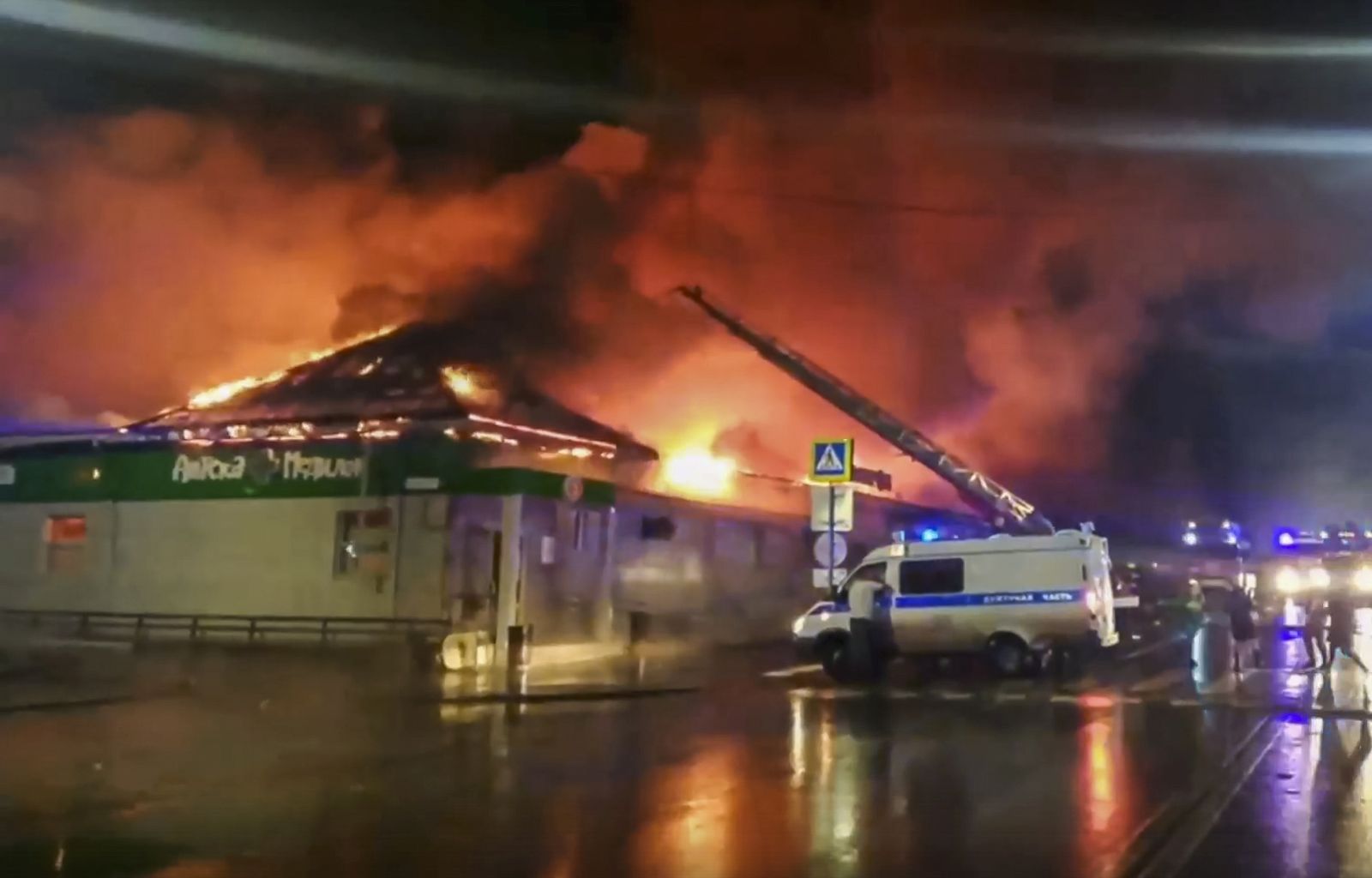 epa10287441 A handout photo taken from a video made available by the Russian Emergency Ministry Press Service shows firefighters try to extinguish a fire at 'Polygon' cafe in Kostroma, Russia, 05 November 2022. The fire claimed the lives of at least 15 people, according to emergency services on the site.  EPA/RUSSIAN EMERGENCIES MINISTRY HANDOUT BEST QUALITY AVAILABLE/HANDOUT EDITORIAL USE ONLY/NO SALES HANDOUT EDITORIAL USE ONLY/NO SALES