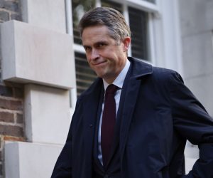 epa10294801 (FILE) - British MP Gavin Williamson arrives at Sunak's office in London, Britain, 24 October 2022 (reissued 08 November 2022). Gavin Williamson on 08 November 2022 announced his resignation as Minister of State without Portfolio over "an ongoing complaints process regarding text messages" and allegations of bullying.  EPA/TOLGA AKMEN