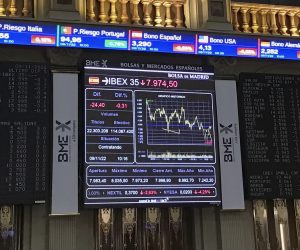 epa10295990 Screens at the floor of Madrid's Stock Exchange headquarters at Lealtad square in Madrid, Spain, 09 November 2022, during a local holiday in Madrid.  EPA/VEGA ALONSO DEL VAL