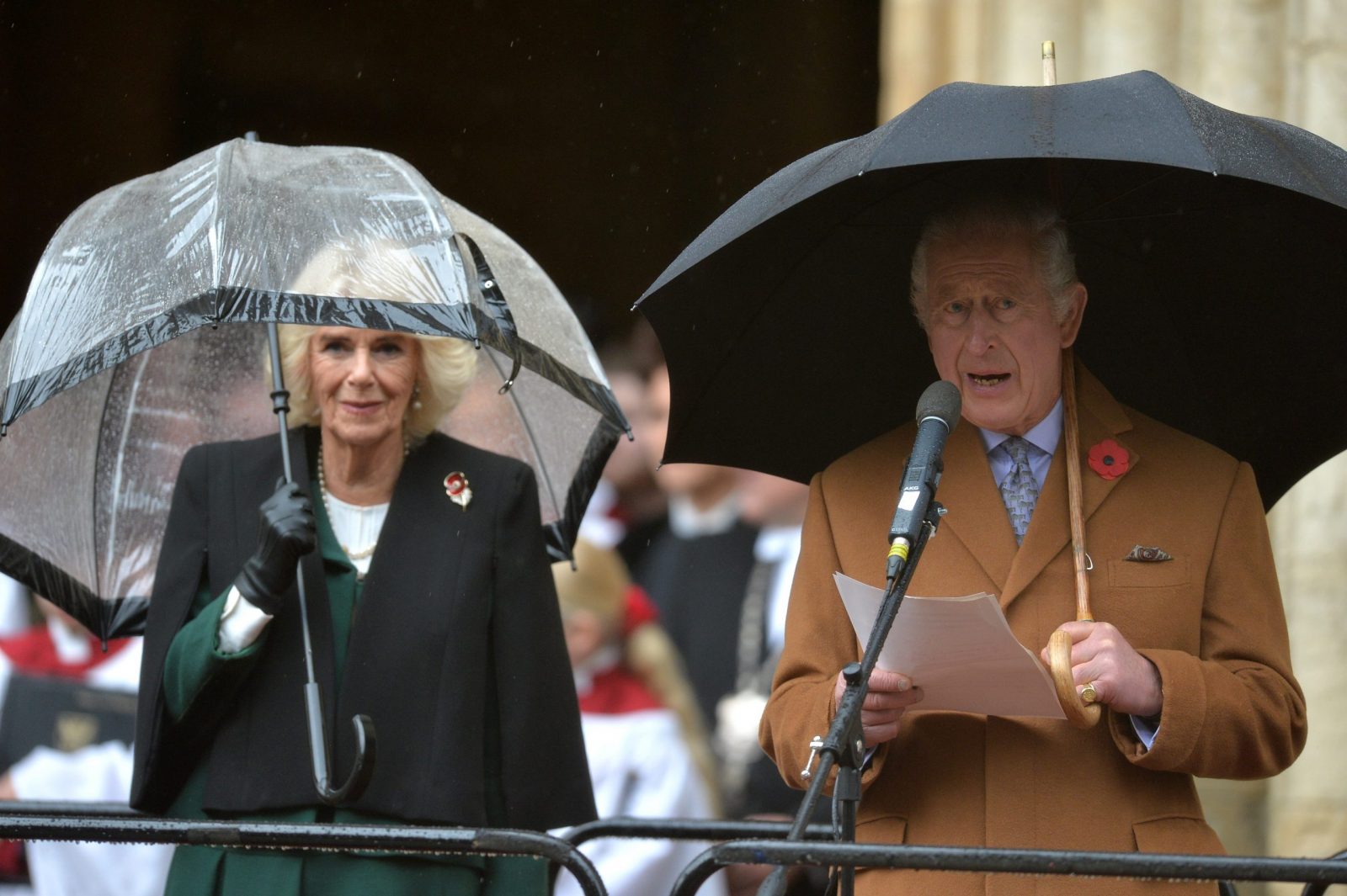 epa10295958 Britain's King Charles III (R) with Camilla the Queen Consort makes a speech before unveiling the statue of the late Queen Elizabeth at York Minster, in York, Britain, 09 November 2022. The statue will be blessed by The Archbishop of York after its unveiling.  EPA/PETER POWELL