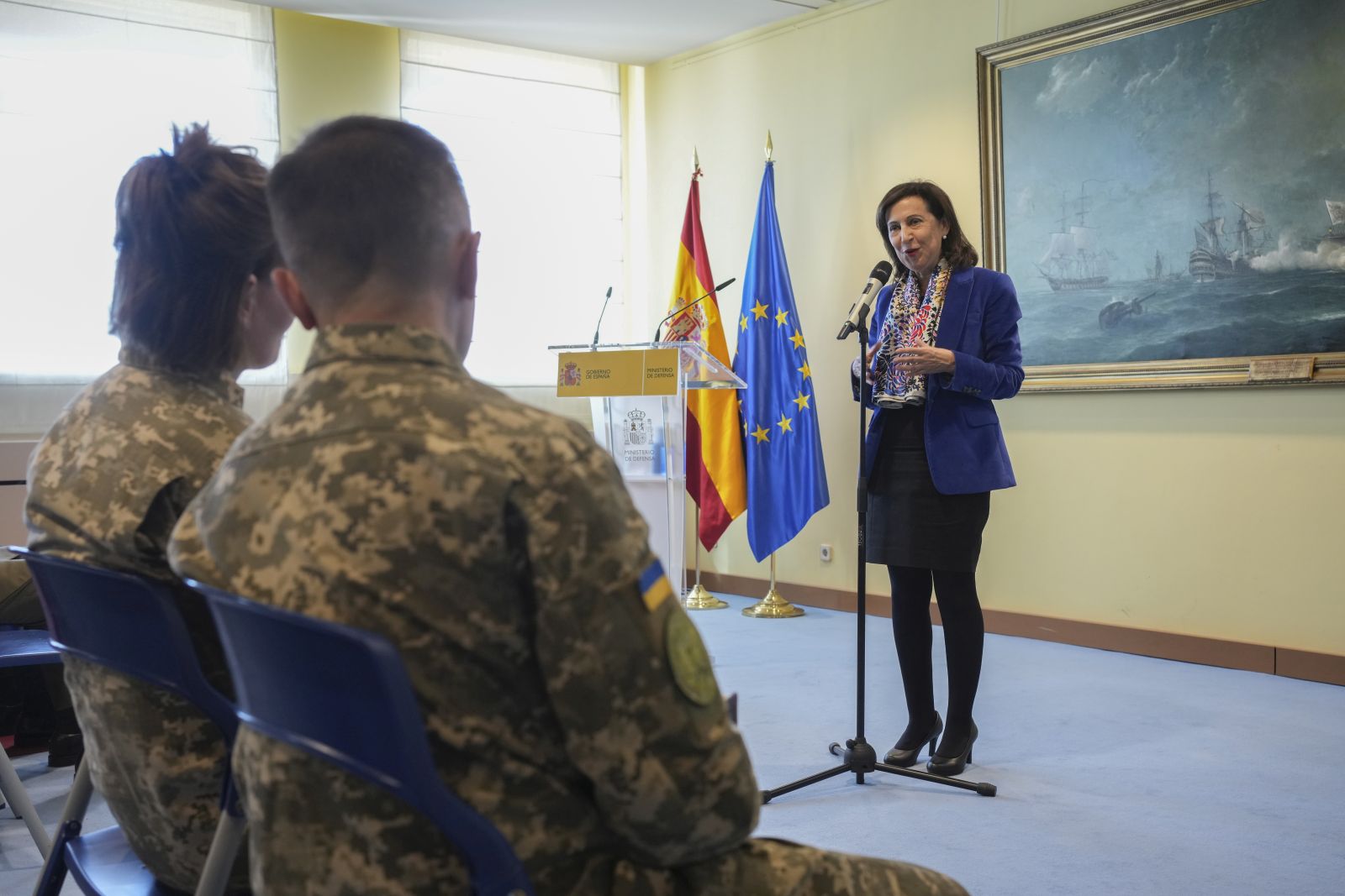 epa10297945 Spanish Defence Minister Margarita Robles speaks during the presentation of the training plan of Ukrainian soldiers in Spain, in Madrid, central Spain, 10 November 2022.  EPA/BORJA SANCHEZ TRILLO