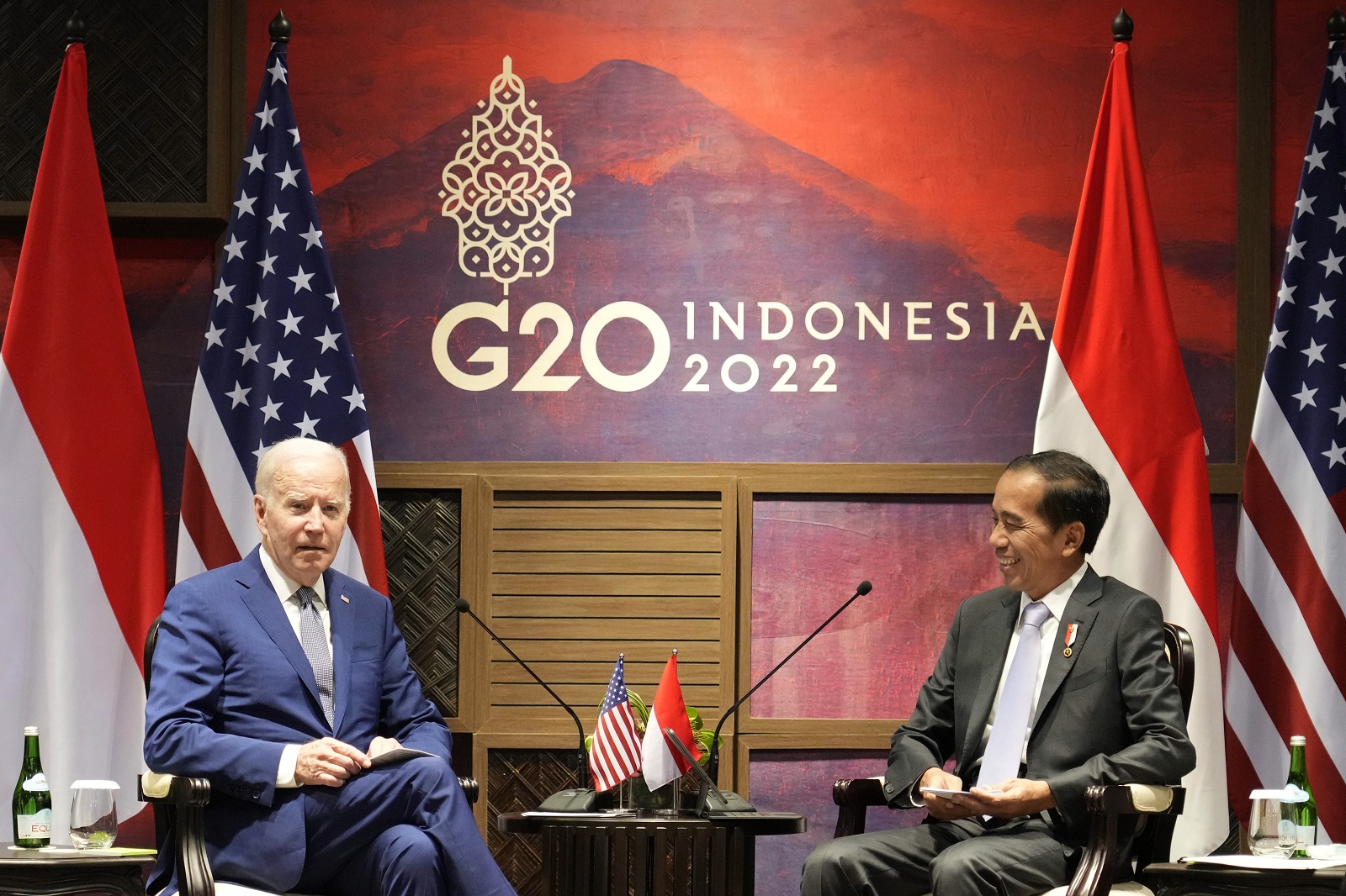 epa10304873 US President Joe Biden (L) talks with Indonesian President Joko Widodo during their bilateral meeting ahead of the G20 Summit in Nusa Dua, Bali, Indonesia, 14 November 2022. The 17th Group of Twenty (G20) Heads of State and Government Summit will be held in Bali from 15 to 16 November 2022.  EPA/ACHMAD IBRAHIM / POOL