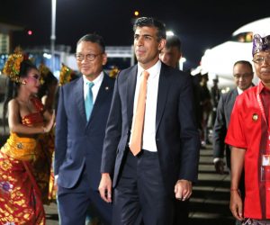epa10305206 British Prime Minister Rishi Sunak (C) arrives at Ngurah Rai International Airport ahead of the G20 Summit in Bali, Indonesia, 14 November 2022. The 17th Group of Twenty (G20) Heads of State and Government Summit will be held in Bali from 15 to 16 November 2022.  EPA/FIRDIA LISNAWATI / POOL