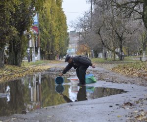 epaselect epa10313304 A local man collects water from a puddle in the city of Kherson, Ukraine, 18 November 2022. Ukrainian troops entered Kherson on 11 November after Russian troops had withdrawn from the city. Kherson was captured in the early stage of the conflict, shortly after Russian troops had entered Ukraine in February 2022.  EPA/IVAN ANTYPENKO