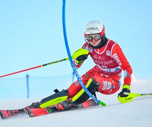 epa10315663 Zrinka Ljutic of Croatia in action during the first round of the Women’s Slalom race at the FIS Ski World Cup in Levi, Finland, 20 November 2022.  EPA/KIMMO BRANDT