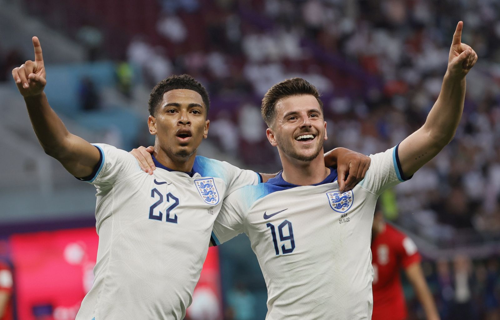 epa10317947 Jude Bellingham (L) of England celebrates with teammate Mason Mount after scoring the opening goal in the FIFA World Cup 2022 group B soccer match between England and Iran at Khalifa International Stadium in Doha, Qatar, 21 November 2022.  EPA/Ronald Wittek