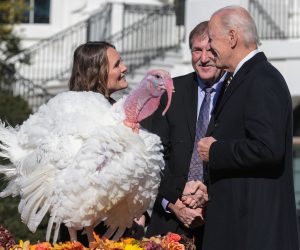epa10318549 (L-R) Alexa Starnes, Daughter of the Owner of Circle S Ranch and Ronald Parker, Chairman of the National Turkey Federation join US President Joe Biden as he pardons The National Thanksgiving Turkeys, on the South Lawn of the White House in Washington, DC, USA, 21 November 2022. The two turkeys are from North Carolina and their names are 'Chocolate' and 'Chip'.  EPA/Oliver Contreras / POOL
