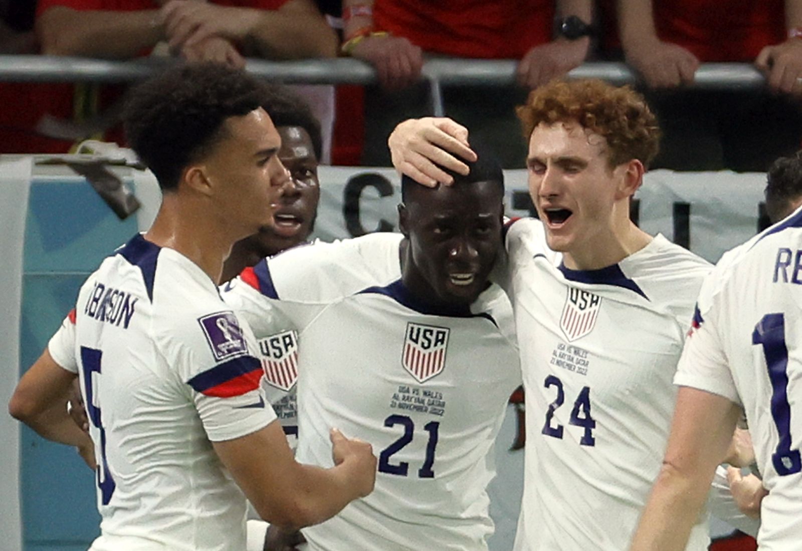 epa10318922 Timothy Weah (3L) of the USA celebrates with teammates after scoring the opening goal during the FIFA World Cup 2022 group B soccer match between the USA and Wales at Ahmad bin Ali Stadium in Doha, Qatar, 21 November 2022.  EPA/Ronald Wittek