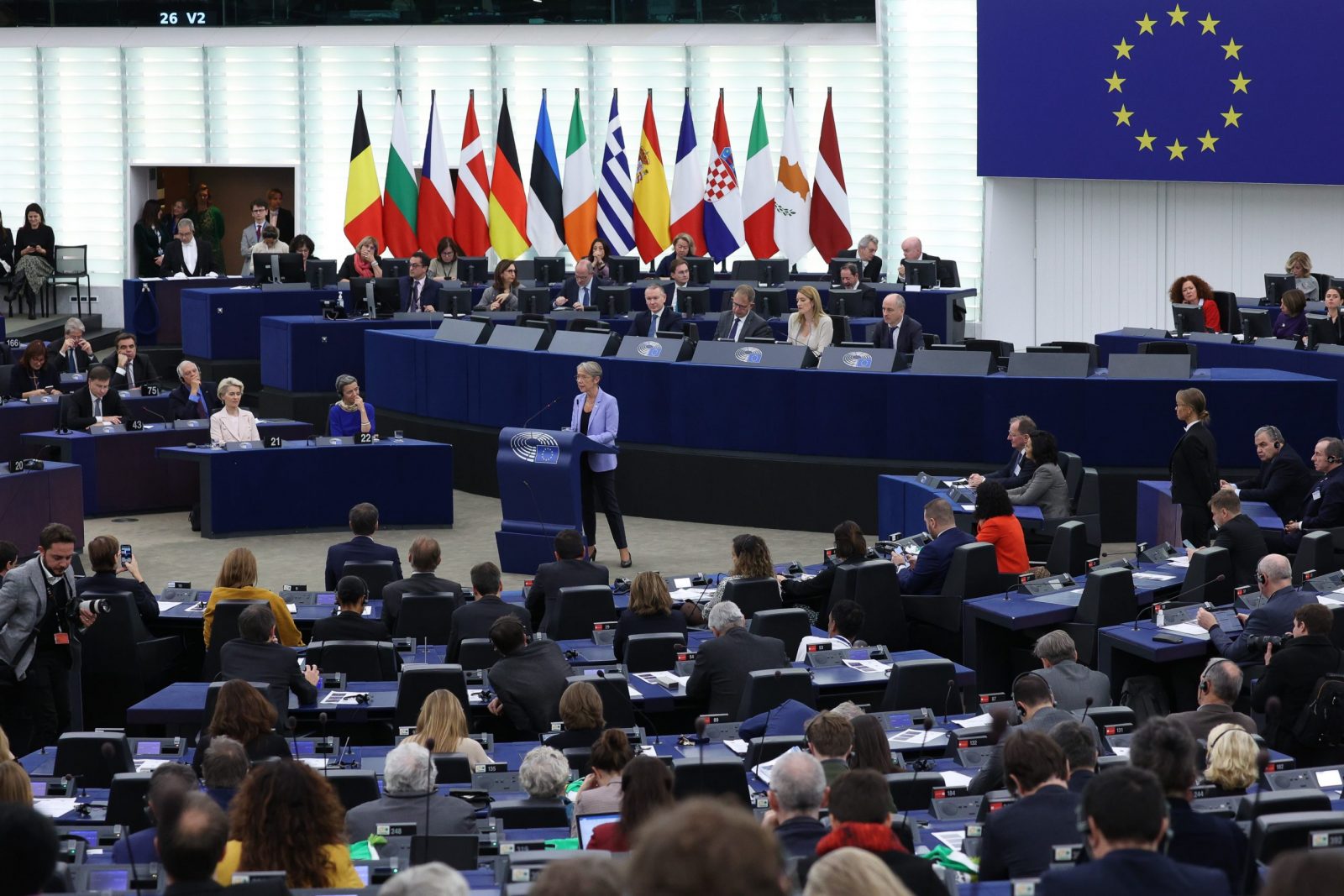epa10320184 French Prime Minister Elisabeth Borne speaks during the Ceremony of the 70th anniversary of the European Parliament at the European Parliament in Strasbourg, France, 22 November 2022.  EPA/JULIEN WARNAND