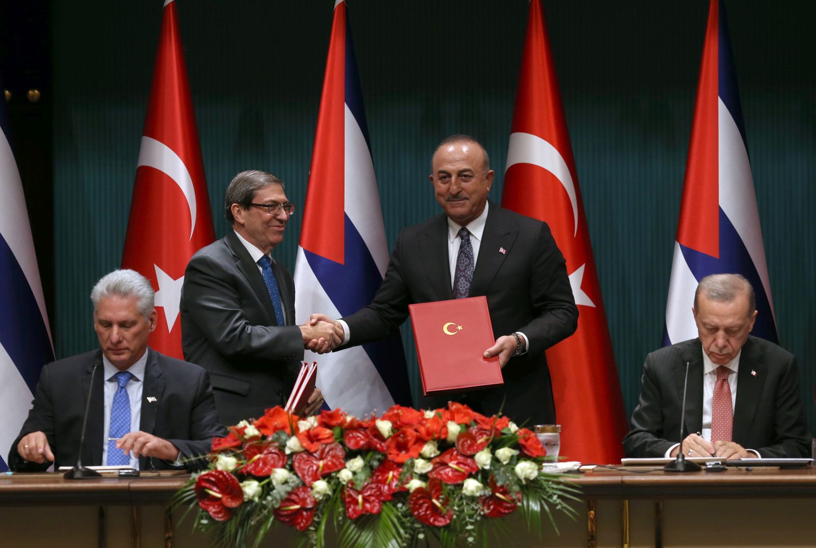 epa10323373 Turkish President Recep Tayyip Erdogan (R), Turkish Foreign Minister Mevlut Cavusoglu (2-R), Cuban President Miguel Diaz-Canel (L) and Cuban Foreign Minister Bruno Rodriguez  (2-L) attend a press conference after their meeting at the Presidential Palace in Ankara, Turkey, 23 November 2022. Cuban President Miguel Mario Diaz-Canel Bermudez is in Turkey for a three day official visit to have talks on bilateral relations between the countries.  EPA/NECATI SAVAS