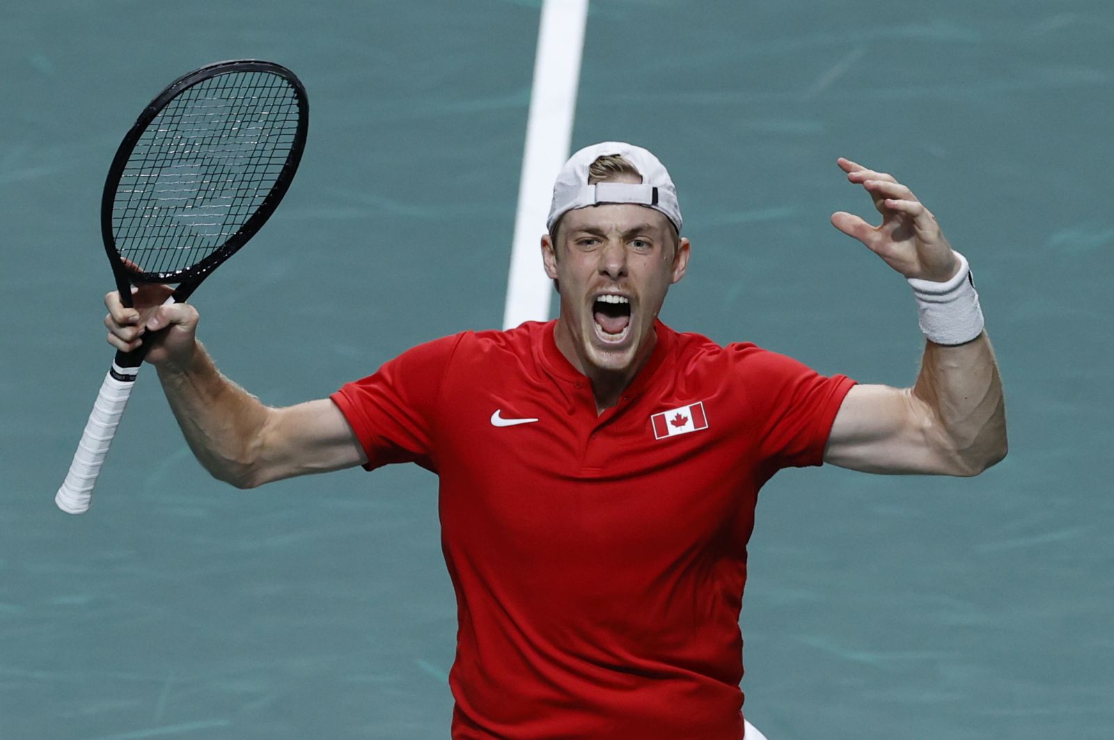 epa10325621 Canada's Denis Shapovalov in action against Germany's Jan-Lennard Struff during their match of the Davis Cup finals' quarter-finals between Germany and Canada in Malaga, southern Spain, 24 November 2022.  EPA/JULIO MUNOZ