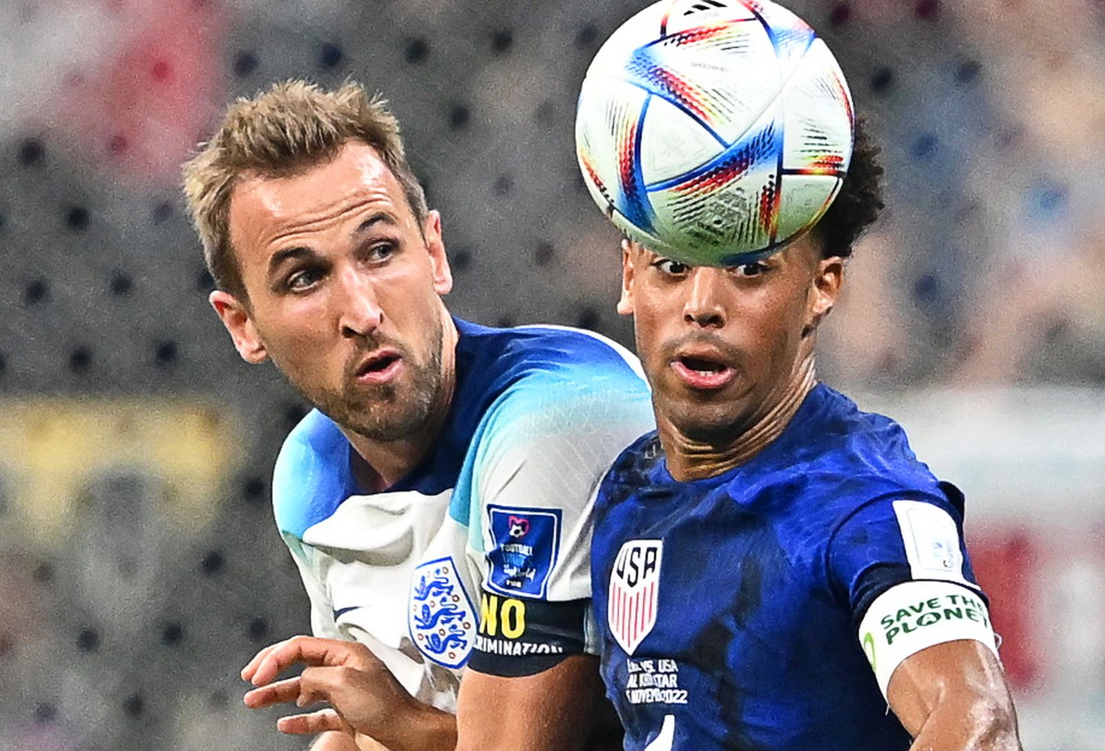 epa10328806 Harry Kane (L) of England in action against Tyler Adams (R) of the USA during the FIFA World Cup 2022 group B soccer match between England and the USA at Al Bayt Stadium in Al Khor, Qatar, 25 November 2022.  EPA/Noushad Thekkayil