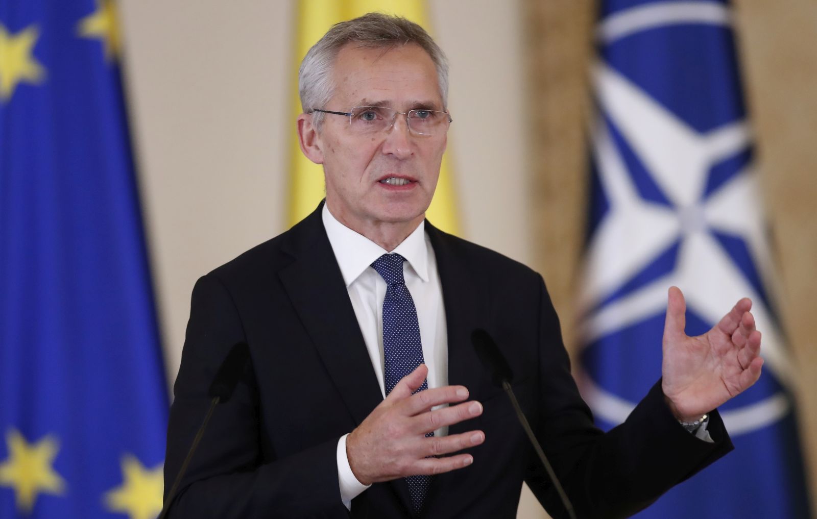 epa10334678 NATO Secretary General Jens Stoltenberg speaks at a press conference at the end of a meeting with Romanian President Klaus Iohannis at Cotroceni Presidential Palace in Bucharest, Romania 28 November 2022. Foreign Ministers from 30 NATO countries will gather in Romania's capital on 29-30 November 2022 to tackle Russia’s invasion in Ukraine, NATO’s support for Kyiv administration and regional partners and to find new ways to strengthen the Eastern flank of the alliance.  EPA/ROBERT GHEMENT
