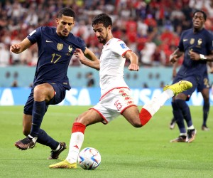 epa10339312 Mohamed Ali Ben Romdhane (R) of Tunisia in action against William Saliba of France during the FIFA World Cup 2022 group D soccer match between Tunisia and France at Education City Stadium in Doha, Qatar, 30 November 2022.  EPA/Tolga Bozoglu