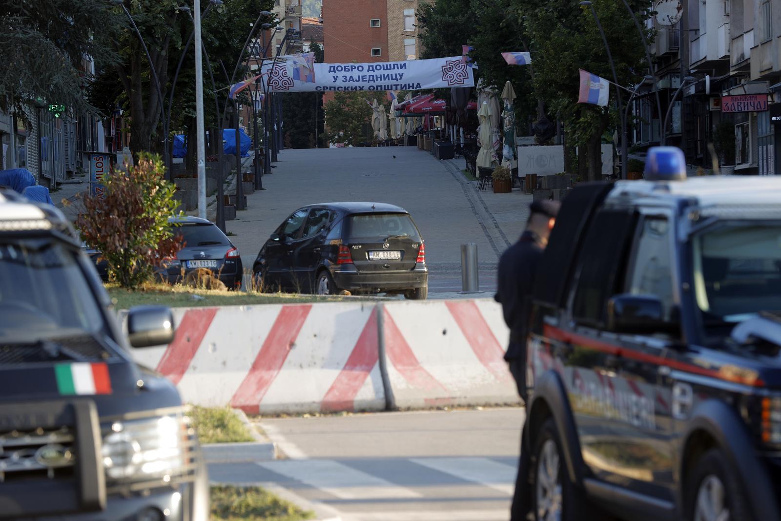 01.08.2022., Kosovska Mitrovica - Nakon sto su jucer postavljene barikade od srpske strane kod Zupca, talijanski karabinjeri mogu se vidjeti kod Ibarskog mosta. Photo: VALDRIN XHEMAJ/PIXSELL