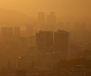 01.11.2022., Sarajevo, Bosna i Hercegovina - Panorama Sarajeva prekrivenog smogom.
  Photo: Armin Durgut/PIXSELL