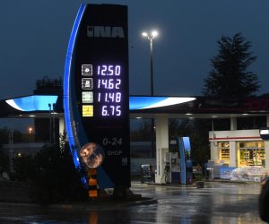 22.11.2022., Sibenik - Od ponoci na benzinskim postajama u RH nize cijene eurosupera i eurodizela. Photo: Hrvoje Jelavic/PIXSELL