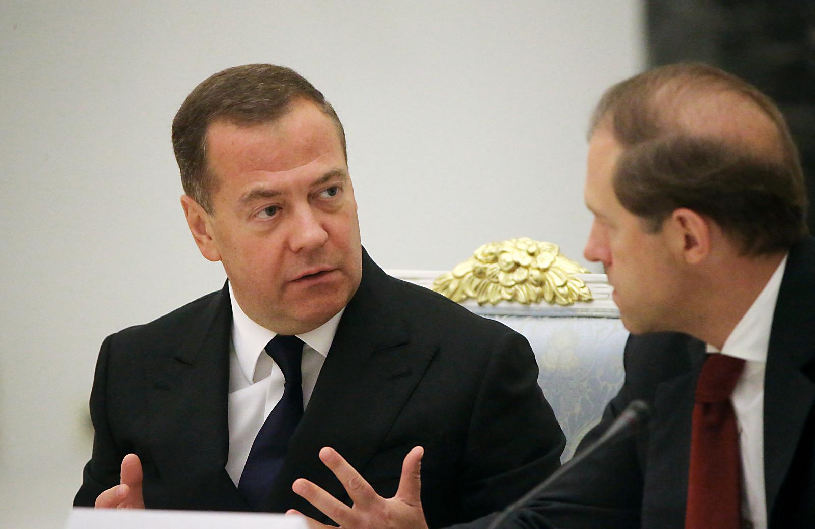 Deputy Chairman of the Russian Security Council Dmitry Medvedev and Deputy Prime Minister Denis Manturov attend a meeting of President Vladimir Putin with the leadership of the country's military-industrial enterprises at the Kremlin in Moscow, Russia, September 20, 2022. Sputnik/Konstantin Zavrazhin/Pool via REUTERS ATTENTION EDITORS - THIS IMAGE WAS PROVIDED BY A THIRD PARTY. Photo: SPUTNIK/REUTERS