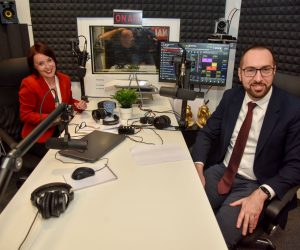 25.11.2022., Zagreb - Gradonacelnik Tomislav Tomasevic na Radio Nacionalu. 

Photo Sasa ZinajaNFoto