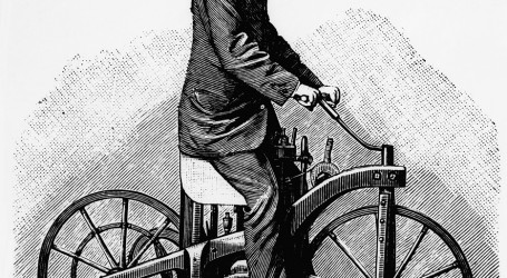 10. studenoga 1885. održana prva vožnja motociklom u povijesti