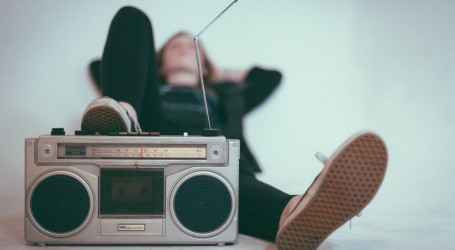 Ljudi sve više slušaju različitu glazbu, tijekom tjedna više od 20 sati