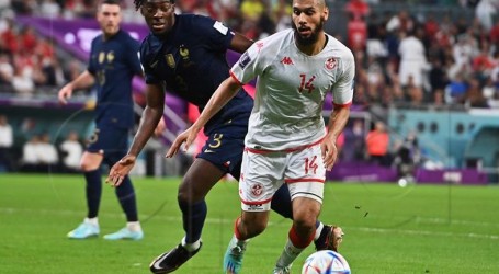 Tunižani pobijedili prvaka Francusku (1:0). Nije dovoljno za prolaz, dalje ipak ide Australija koja je dobila Dansku (1:0)