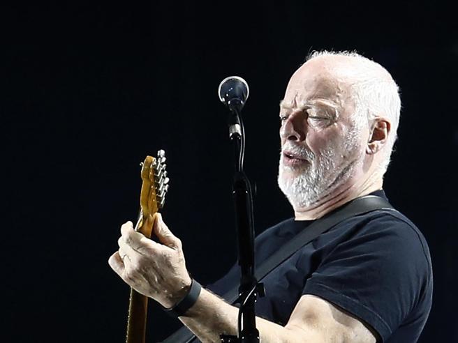 epa09053229 (FILE) - A file picture dated  20 December 2015 shows British musician David Gilmour performing on stage during his concert in Santiago, Chile (reissued 05 March 2021). David Gilmour will turn 75 on 06 March 2021.  EPA/MARIO RUIZ