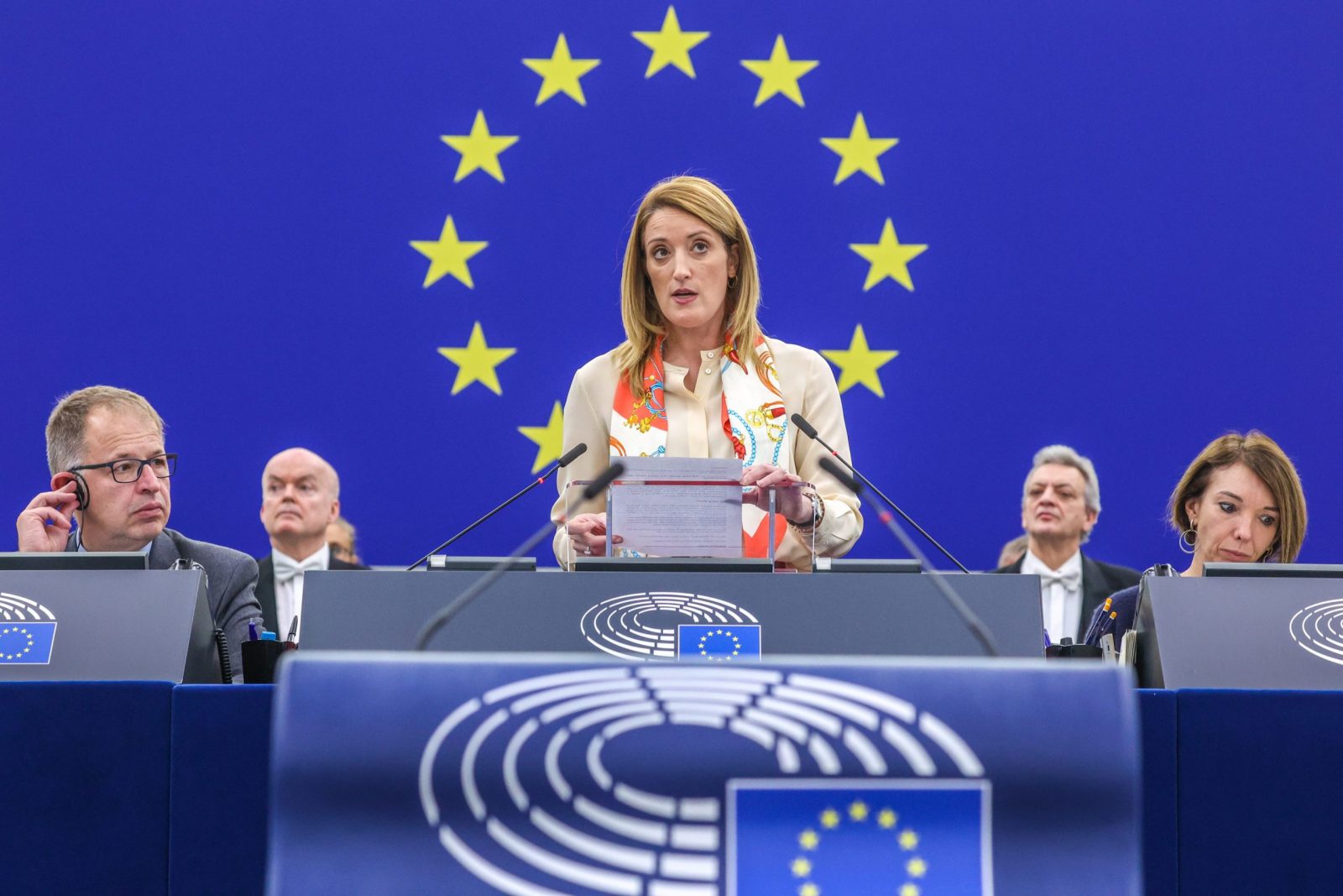 epa10322670 European Parliament President Roberta Metsola gives a statement before a session on 'Eliminating violence against Women', at the European Parliament in Strasbourg, France, 23 November 2022.  EPA/JULIEN WARNAND