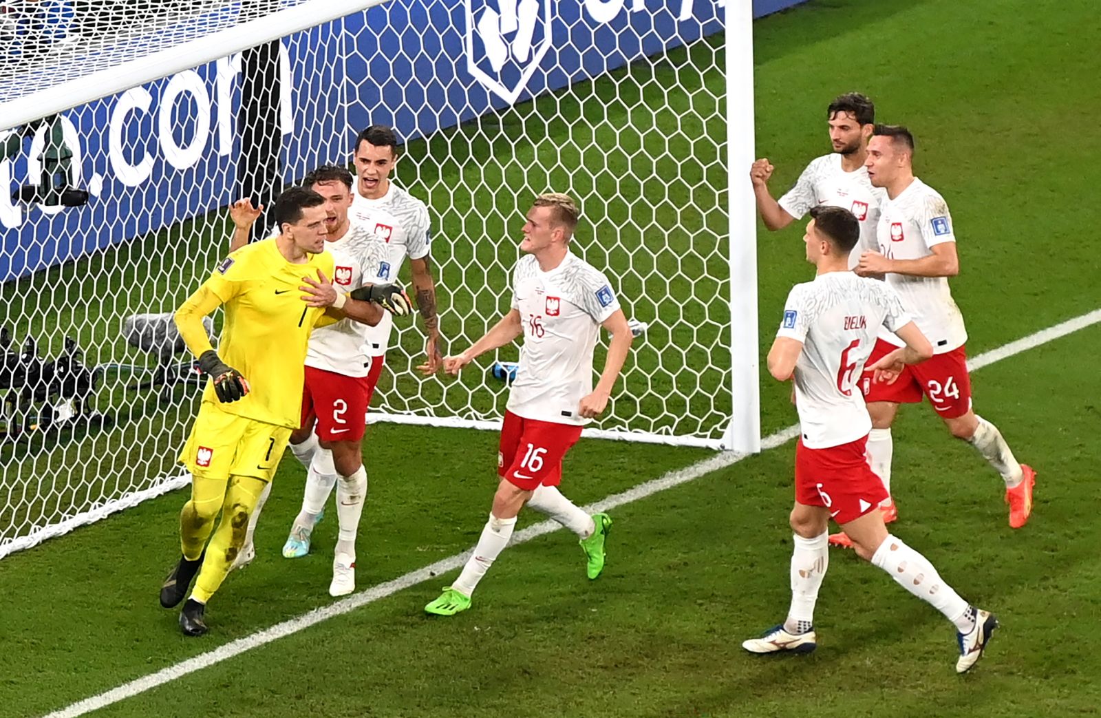 epa10339873 Goalkeeper Wojciech Szczesny (L) of Poland is celebrated by teammates after saving a penalty during the FIFA World Cup 2022 group C soccer match between Poland and Argentina at Stadium 947 in Doha, Qatar, 30 November 2022.  EPA/Georgi Licovski