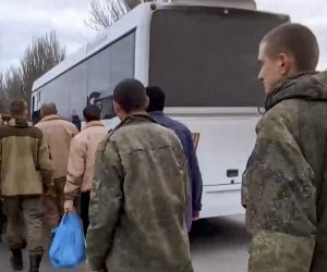 epa10326014 A handout still image taken from handout video provided by the Russian Defence ministry press-service shows a group of Russian servicemen former prisoners of war (POW) board to the buses after their exchange at the unknown location in Russia, 24 November 2022. The Russian Defense Ministry announced that 50 Russian servicemen, prisoners of war, returned to Russia after prisoners swap with Ukraine. To the Ukraine returned 50 Ukrainian servicemen.  EPA/RUSSIAN DEFENCE MINISTRY PRESS SERVICE / HANDOUT  HANDOUT EDITORIAL USE ONLY/NO SALES