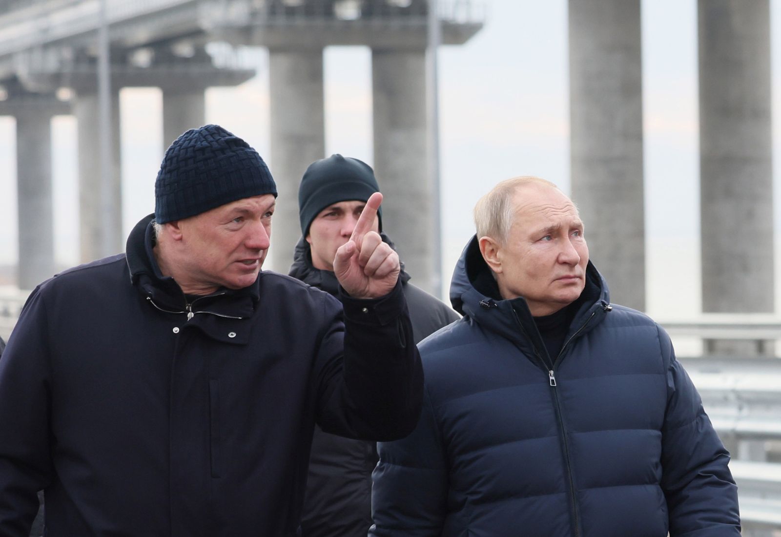epa10349737 Russian President Vladimir Putin (2-L) and Russian Deputy Prime Minister Marat Khusnullin (L) visit the Kerch Strait Bridge, Crimea, 05 December 2022. The motorway of the Crimean Bridge was repaired after it was damaged by the terrorist attack in October 2022 and opened to traffic on 05 December 2022.  EPA/MIKHAIL METZEL / KREMLIN POOL / SPUTNIK / POOL MANDATORY CREDIT