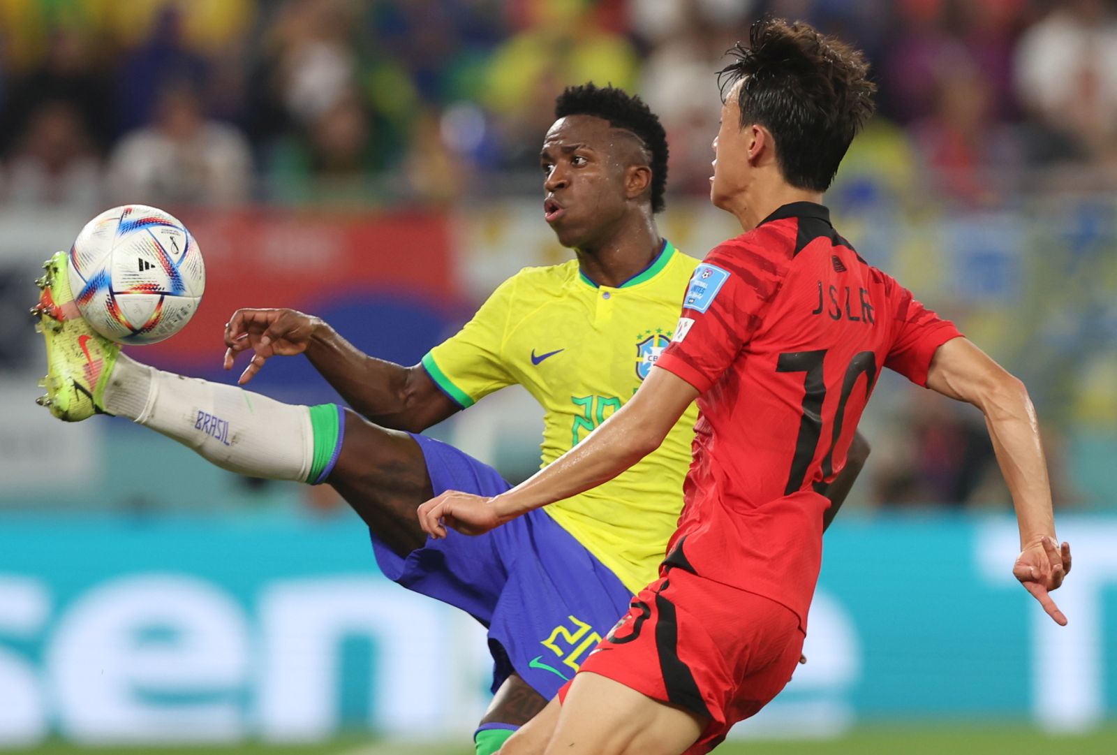 epa10350502 Vinicius Junior (L) of Brazil in action against Jaesung Lee of South Korea during the FIFA World Cup 2022 round of 16 soccer match between Brazil and South Korea at Stadium 974 in Doha, Qatar, 05 December 2022.  EPA/Tolga Bozoglu