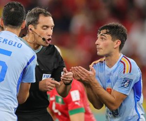 epa10352072 Argentinian referee Fernando Rapallini talks to Pedri (R) of Spain during the FIFA World Cup 2022 round of 16 soccer match between Morocco and Spain at Education City Stadium in Doha, Qatar, 06 December 2022.  EPA/Friedemann Vogel