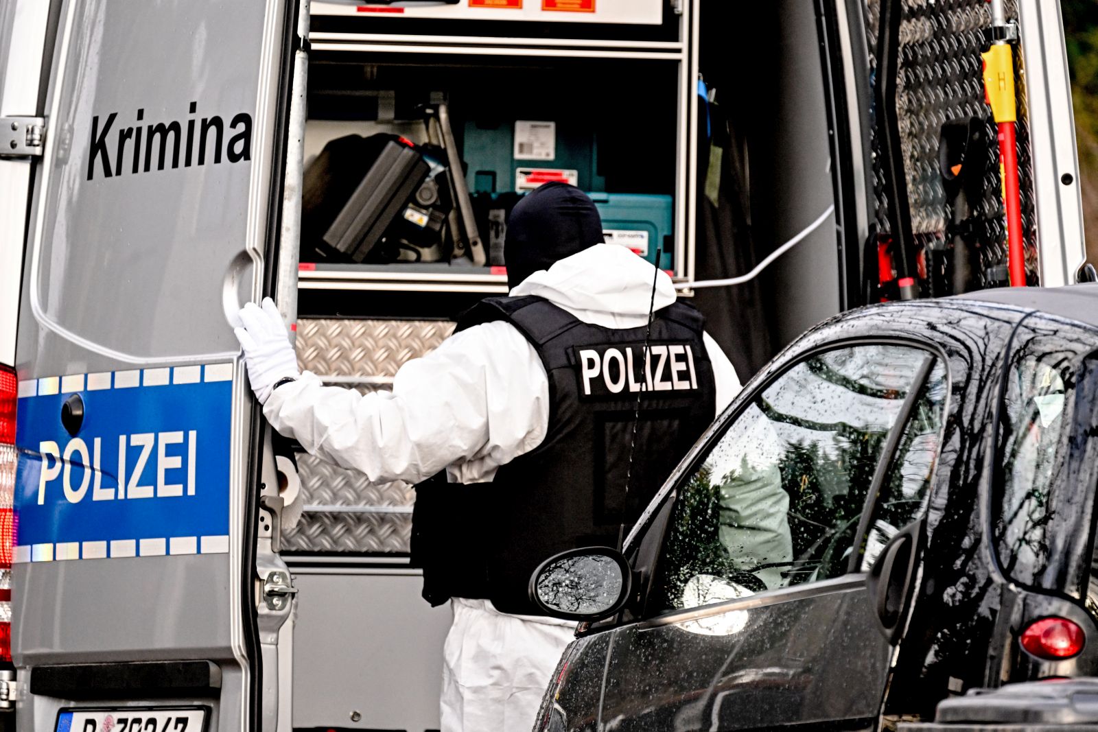 epa10353425 A police officer works during a raid in Berlin, Germany, 07 December 2022. Twenty-five people allegedly affiliated to the so-called Reichs Citizens (Reichsbuerger) movement were arrested in raids across Germany on suspicion of plotting to overthrow the government, a spokesperson for the Federal Prosecutor's office said. A group of far-right and ex-military figures are suspected to have planned to storm the parliament building, the Reichstag, and seize power.  EPA/Filip Singer