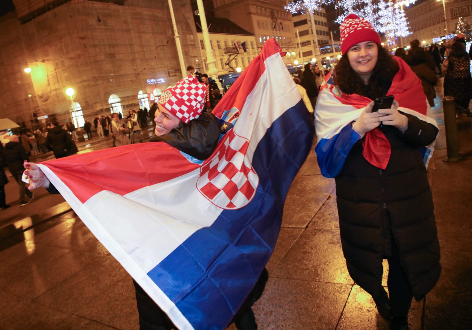 Zagreb, 05.12.2022 - Slavlje navijača nakon utakmice četvrtfinala SP-a Hrvatska - Brazil.
foto HINA/ Admir BULJUBAŠIĆ/ abu