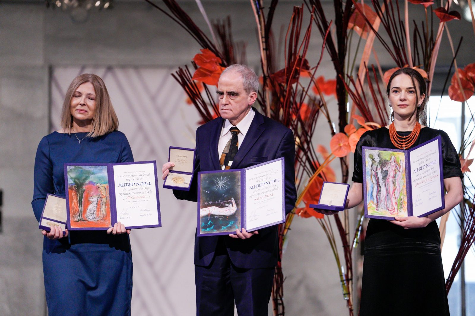 epa10358851 (L-R) Natallia Pintsyuk, representing her husband, the activist Ales Bialiatski from Belarus, Jan Rachinsky, representing the Russian organization Memorial and Oleksandra Matviichuk, representing the Ukrainian organization Center for Civil Liberties (CCL) pose together with their awards and certificates at the awarding of the Nobel Peace Prize for 2022 in the Town Hall in Oslo, Norway, 10 December 2022. CCL, Memorial and Bialiatski receive the award for their work for human rights in Ukraine, Russia and Belarus.  EPA/Javad Parsa / POOL NORWAY OUT