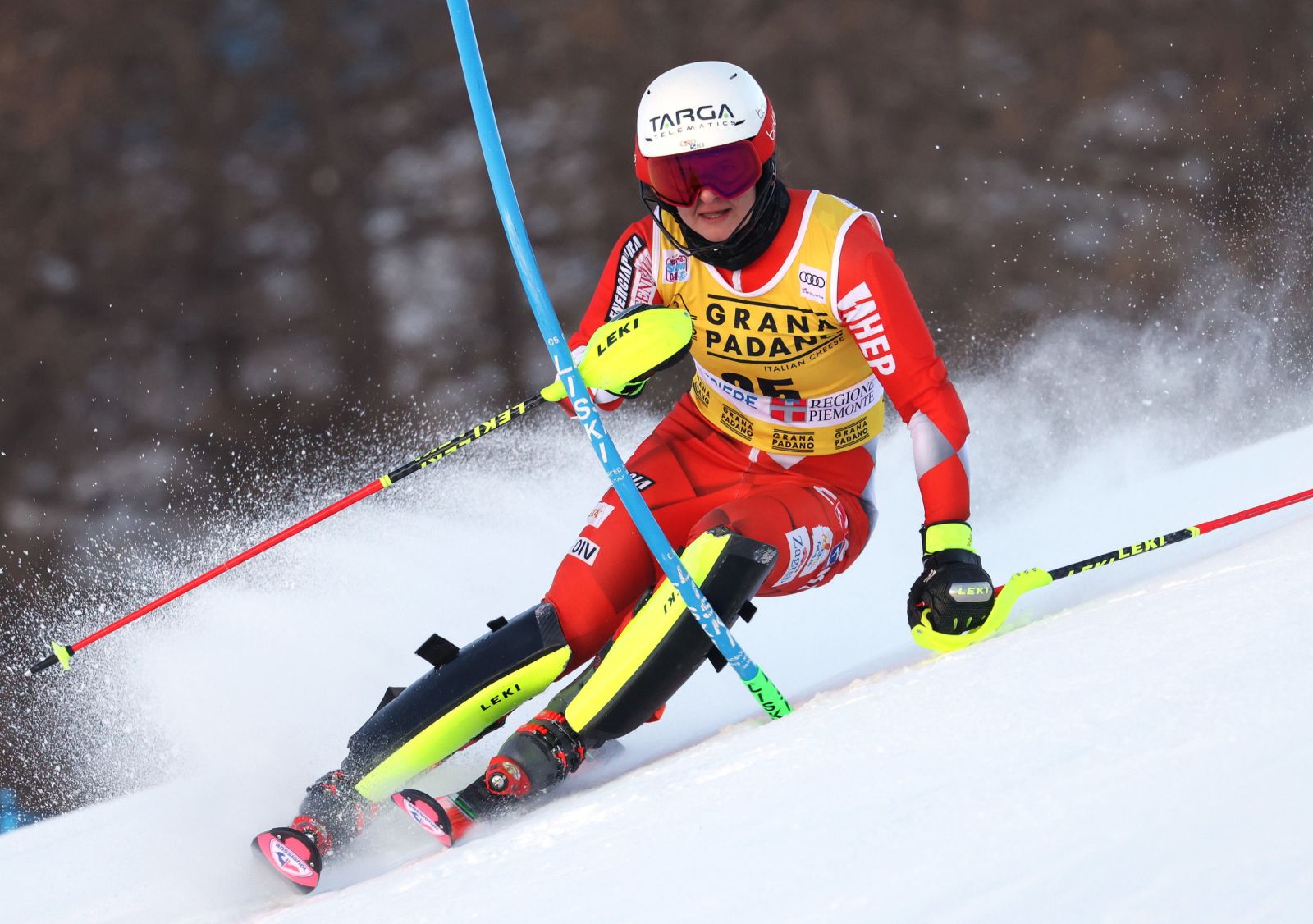 epa10360825 Zrinka Ljutic of Croatia clears a gate during the first run of the Women's Slalom race at the FIS Alpine Skiing World Cup in Sestriere, Italy, 11 December 2022.  EPA/ANDREA SOLERO
