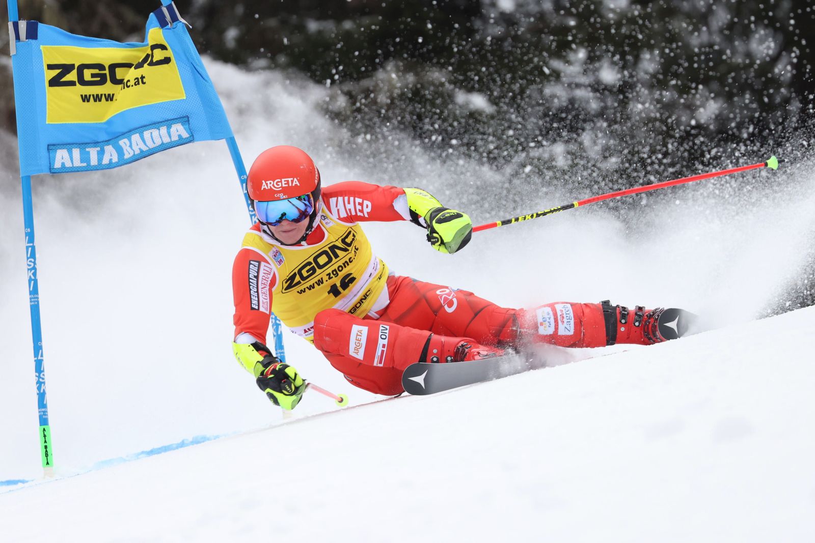 epa10373646 Filip Zubcic of Croatia in action during the Men's Giant Slalom race of the Alpine Skiing World Cup in Alta Badia, Italy, 19 December 2022.  EPA/ANDREA SOLERO