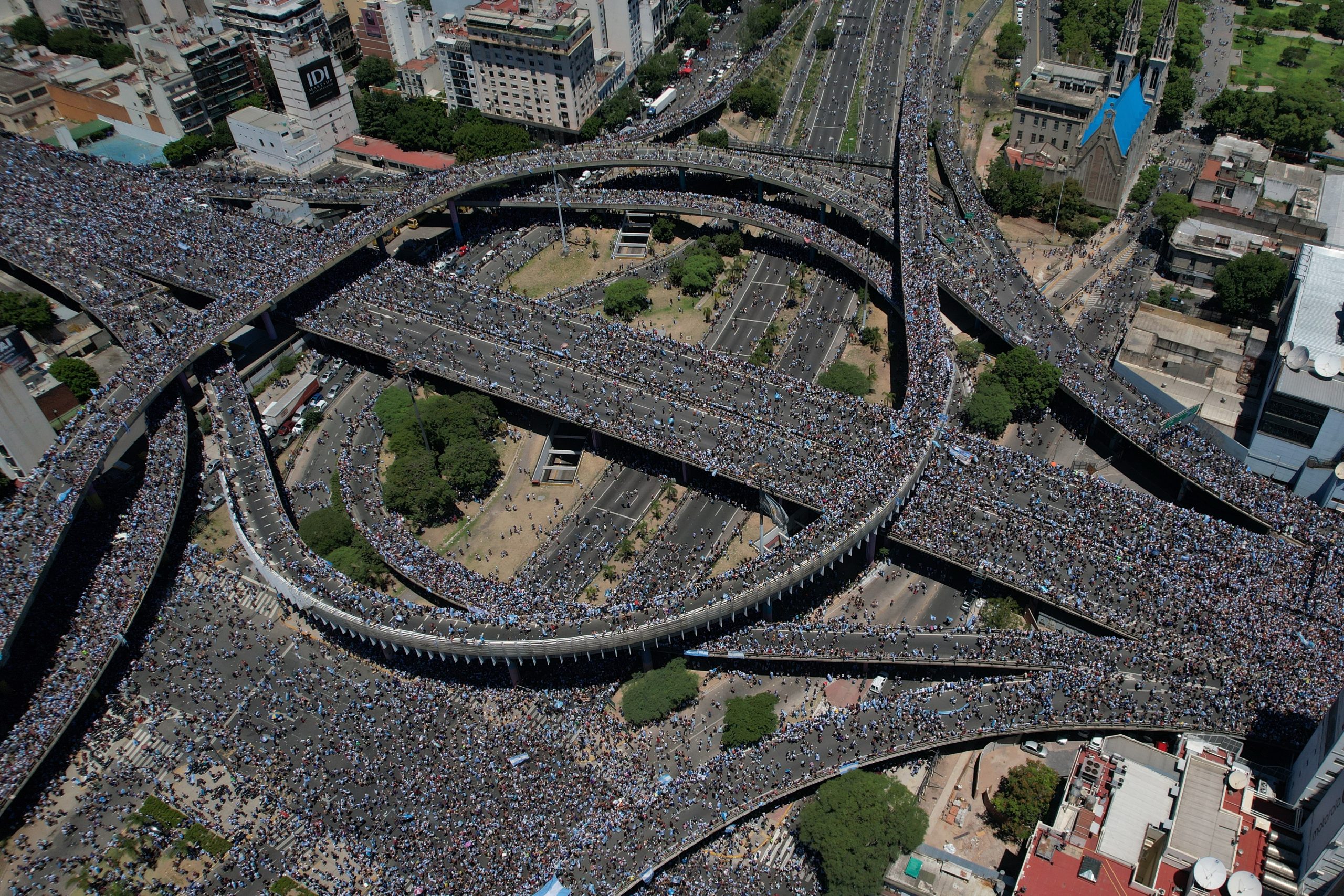 epa10374999 Aerial photo taken with a drone shows fans of Argentinian national soccer team celebrate during the victory parade of the Argentinian national soccer team in Buenos Aires, Argentina, 20 December 2022. Argentina defeated France 4-2 in a penalty shoot-out after a 3-3 draw to win the FIFA World Cup 2022 soccer tournament.  EPA/Alan Eidelstein