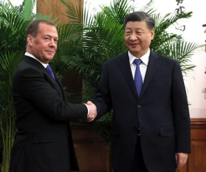 epa10375428 Deputy head of Russia's Security Council and chairman of the United Russia party Dmitry Medvedev (L) and Chinese President Xi Jinping shake hands during their meeting in Beijing, China, 21 December 2022.  EPA/EKATERINA SHTUKINA/SPUTNIK/KREMLIN POOL MANDATORY CREDIT