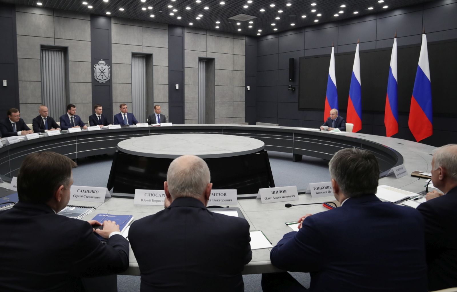 epa10377236 Russian President Vladimir Putin chairs a meeting with leadership of military-industrial complex enterprises in Tula, Russia, 23 December 2022. Vladimir Putin set the task of providing the troops with all the necessary weapons in a short time.  EPA/SPUTNIK/KREMLIN POOL / POOL MANDATORY CREDIT
